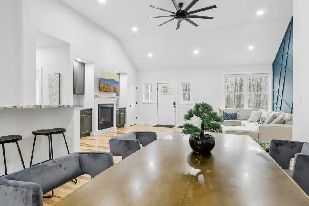 46 High Street Stratham NH 03885