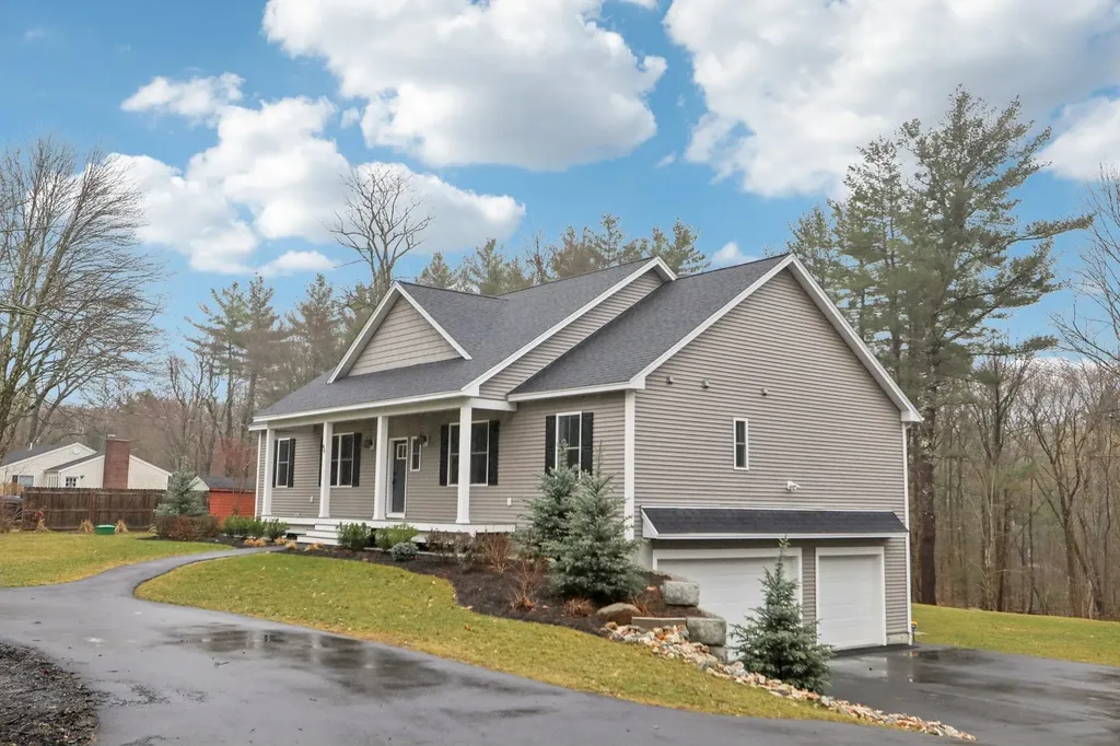 46 High Street Stratham NH 03885