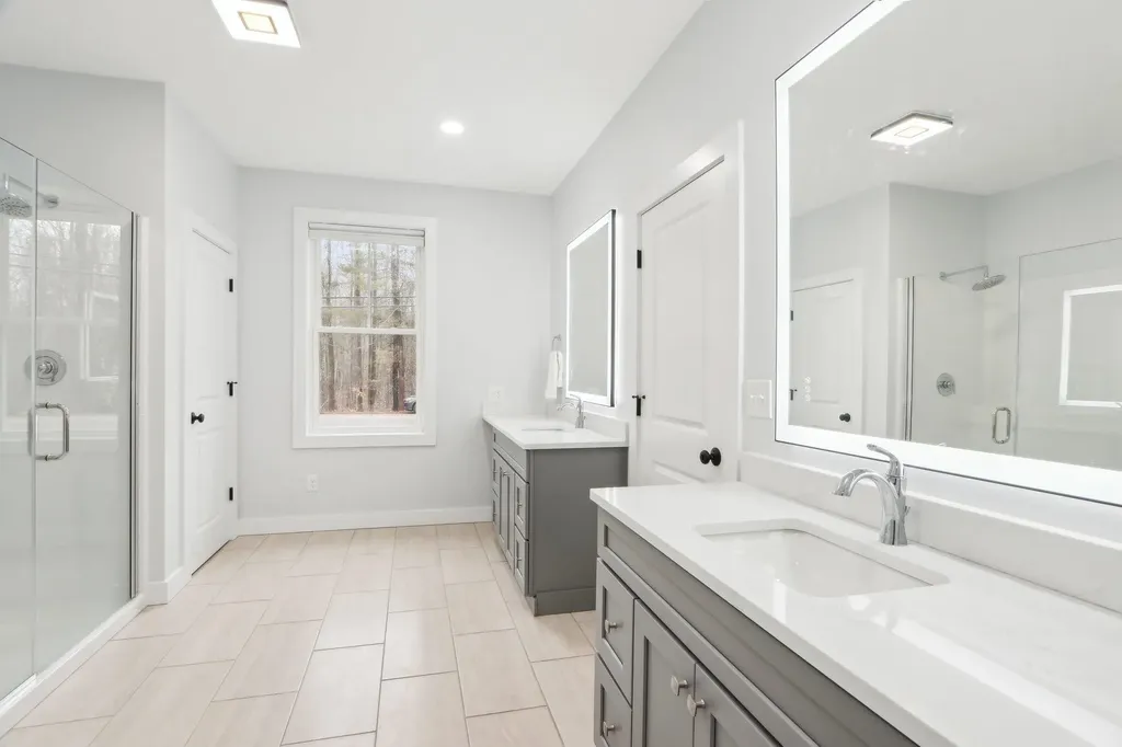 46 High Street Stratham NH 03885