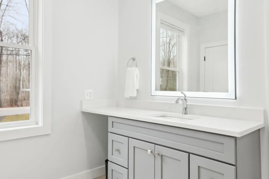 46 High Street Stratham NH 03885