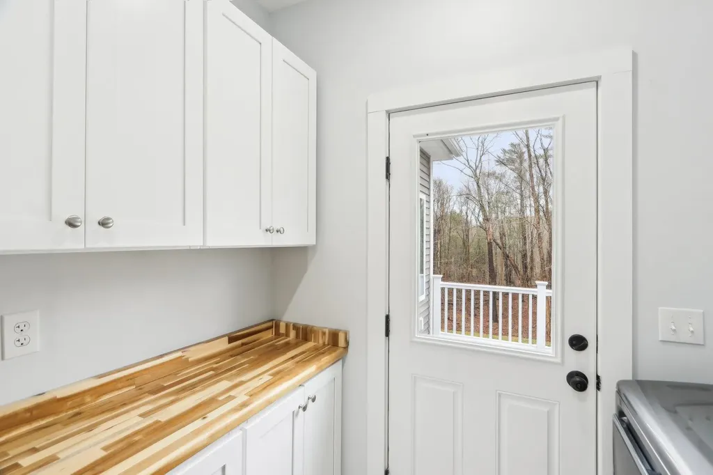 46 High Street Stratham NH 03885