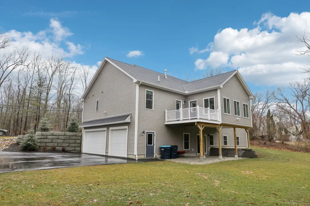 46 High Street Stratham NH 03885