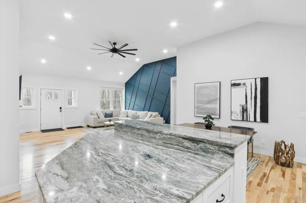 46 High Street Stratham NH 03885