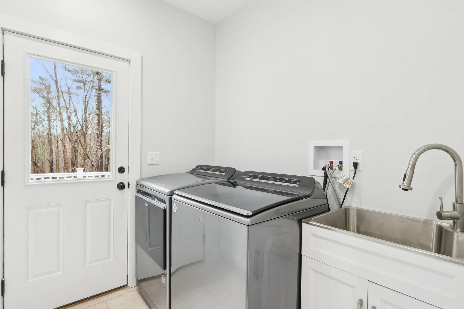 46 High Street Stratham NH 03885