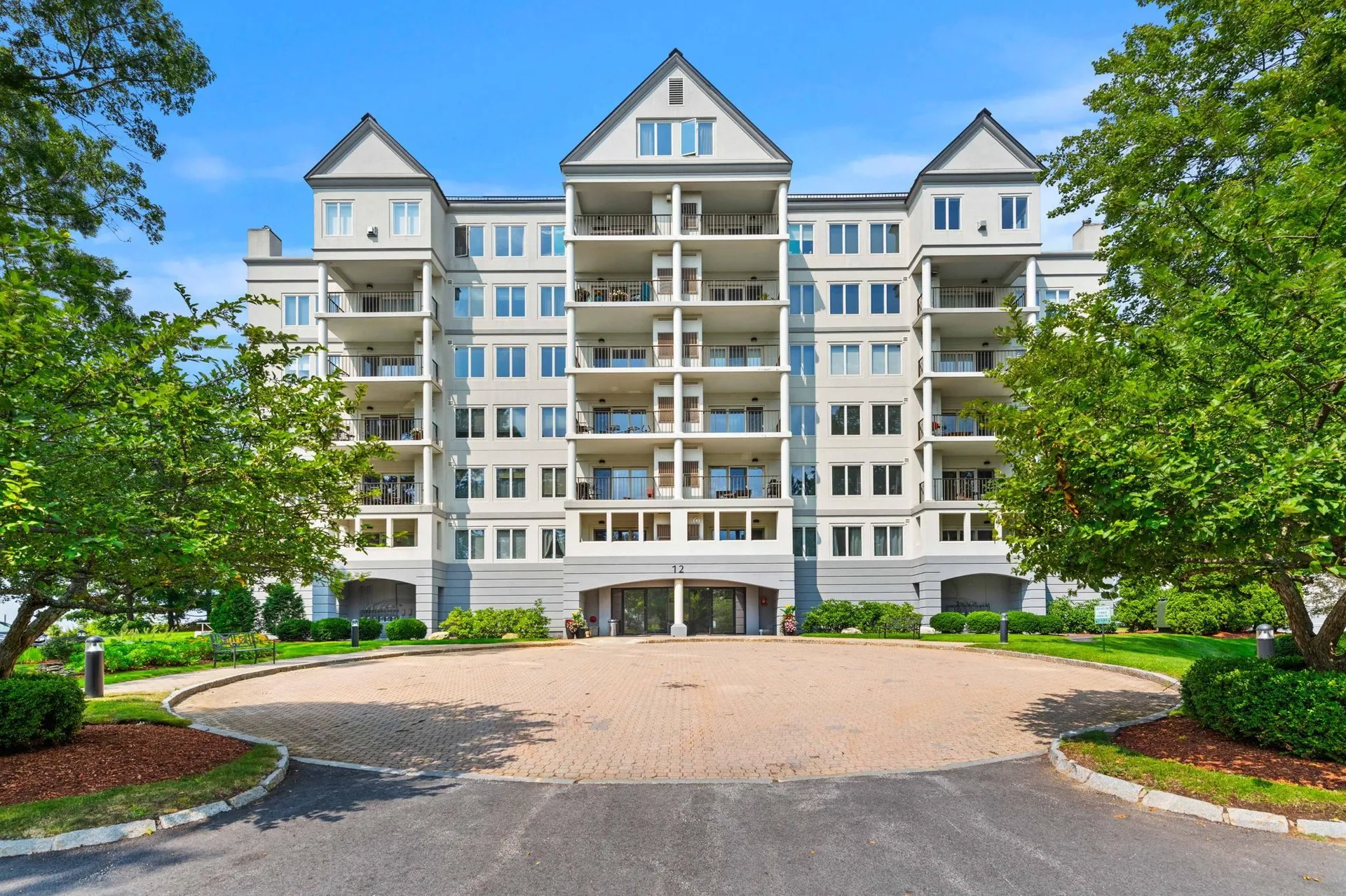 12 Mountain Laurels Drive Nashua NH 03062