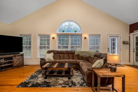 35 Monadnock Lane Peterborough NH 03458