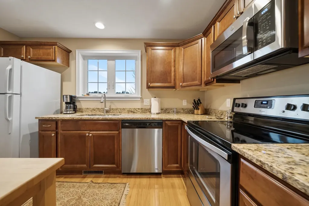 18 Amy Way Concord NH 03303