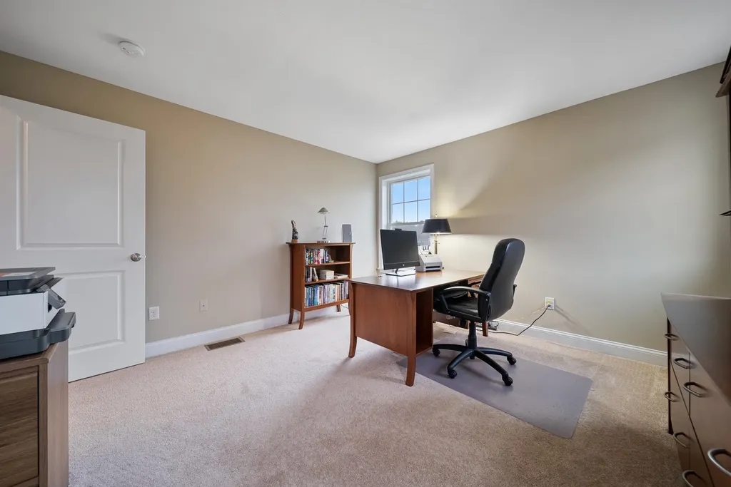 18 Amy Way Concord NH 03303