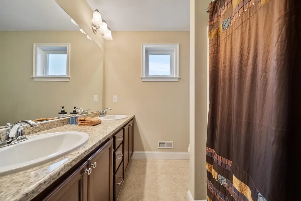 18 Amy Way Concord NH 03303