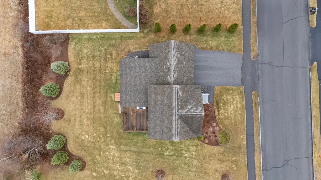 18 Amy Way Concord NH 03303