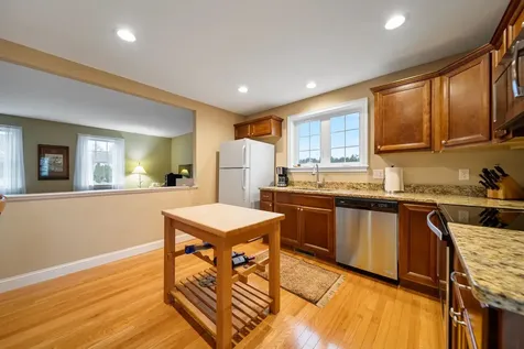 18 Amy Way Concord NH 03303