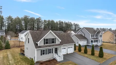 18 Amy Way Concord NH 03303