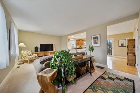 18 Amy Way Concord NH 03303