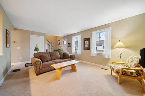 18 Amy Way Concord NH 03303