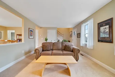 18 Amy Way Concord NH 03303