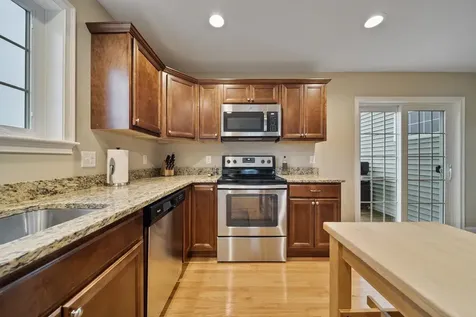 18 Amy Way Concord NH 03303