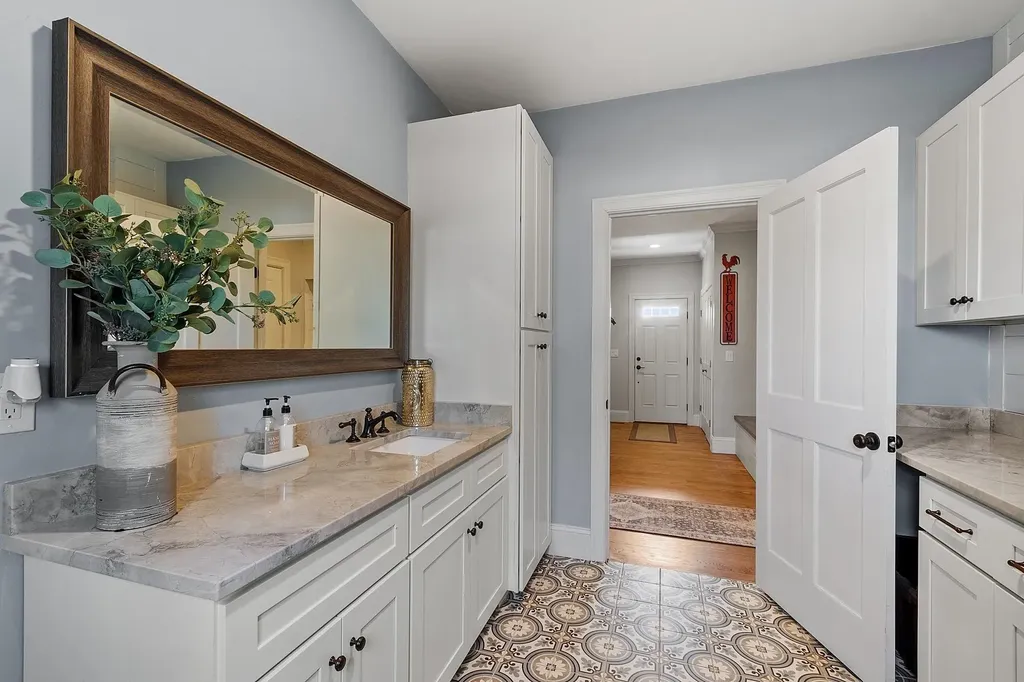 23 Austin Lane Hollis NH 03049