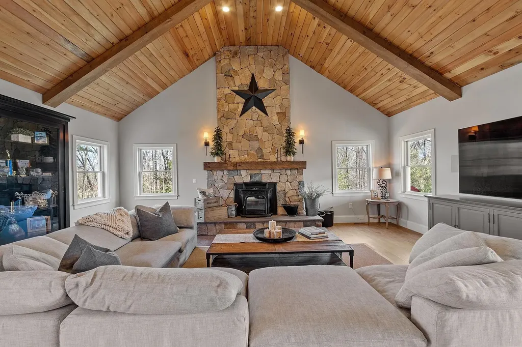 23 Austin Lane Hollis NH 03049