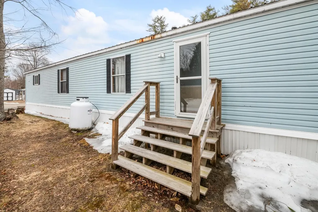 32 Country Club Drive Newport NH 03773