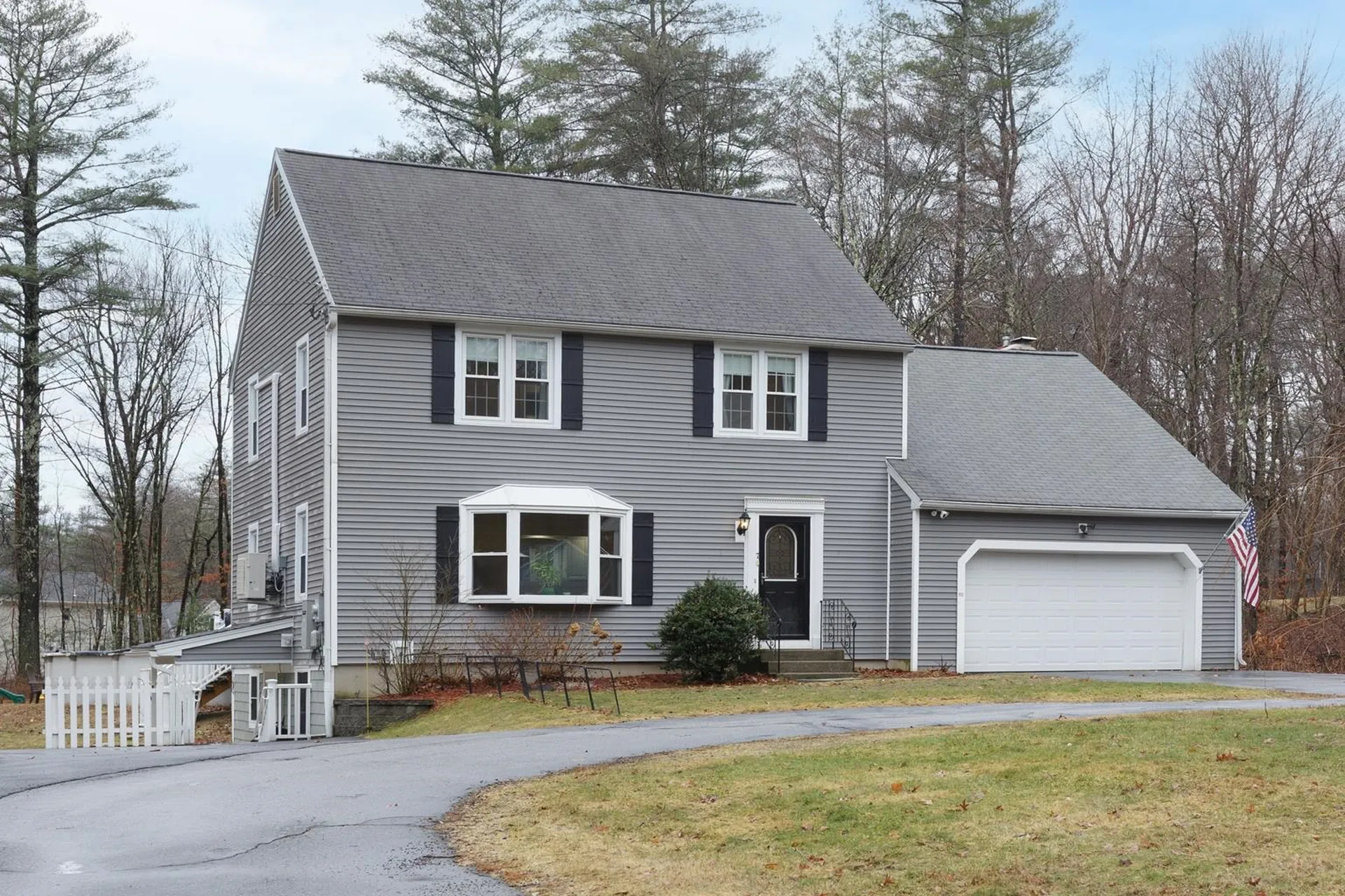 7 King Henry Drive Londonderry NH 03053