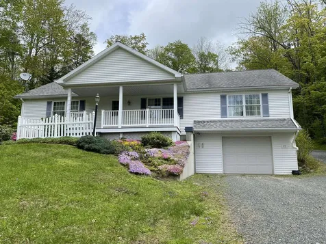 17 Old Town Road Dover VT 05356