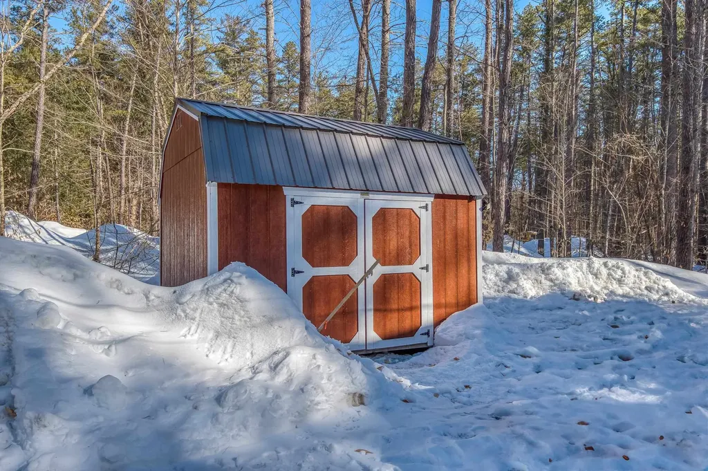 131 Poco Drive Tamworth NH 03886