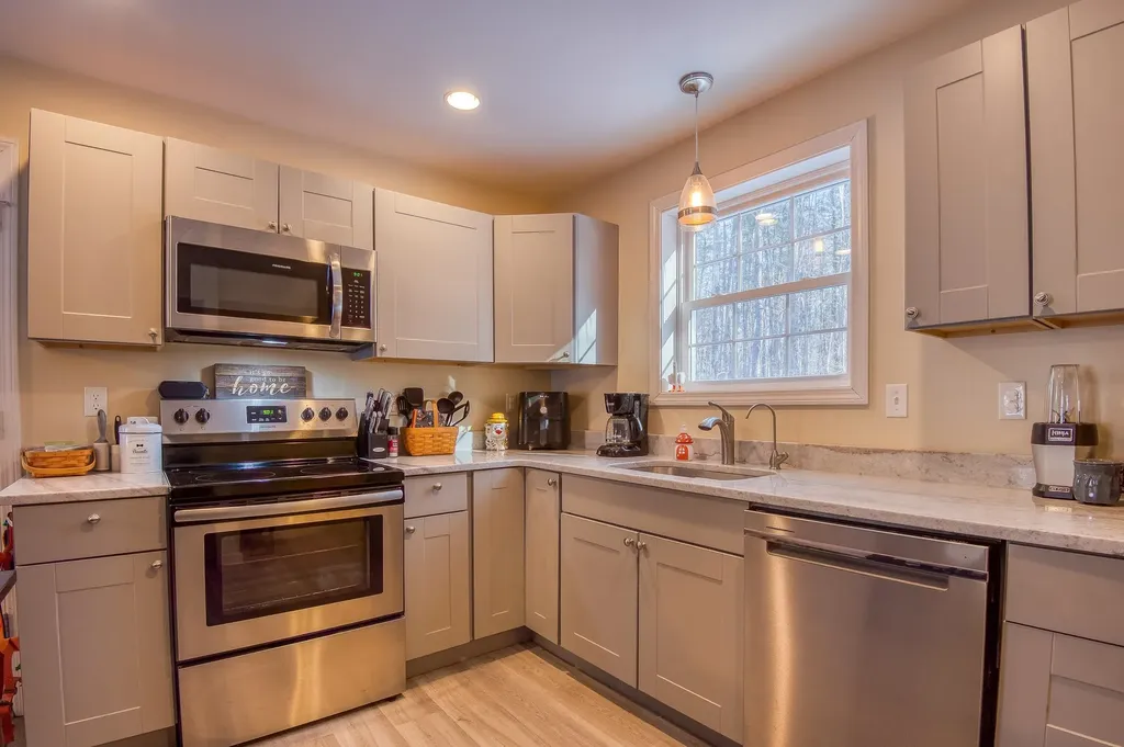 131 Poco Drive Tamworth NH 03886