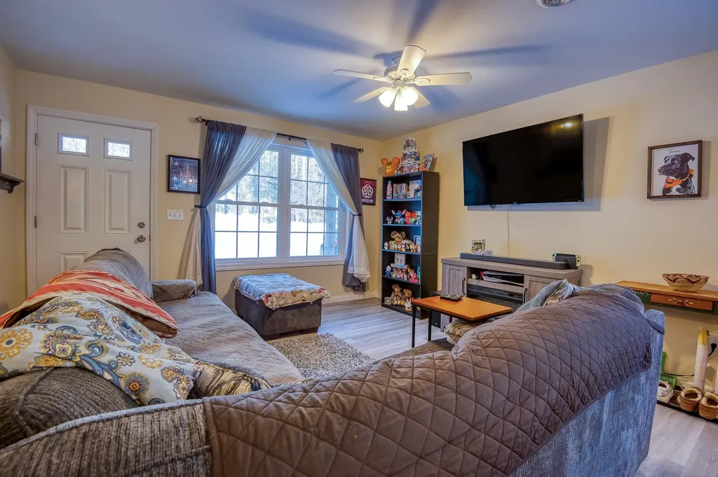 131 Poco Drive Tamworth NH 03886