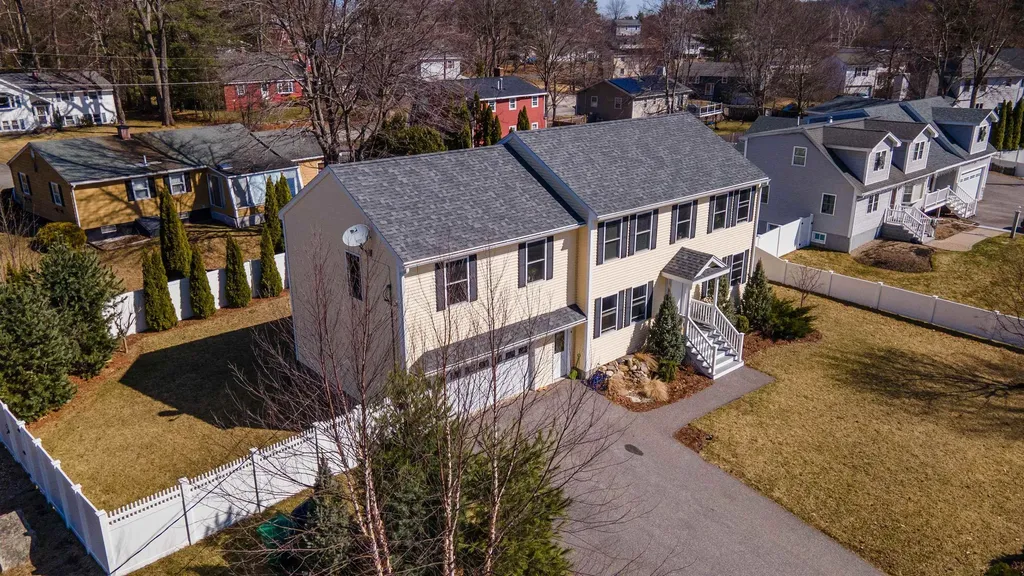 7 Carlisle Road Nashua NH 03062
