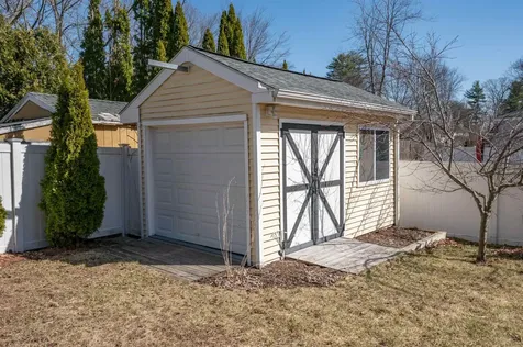 7 Carlisle Road Nashua NH 03062