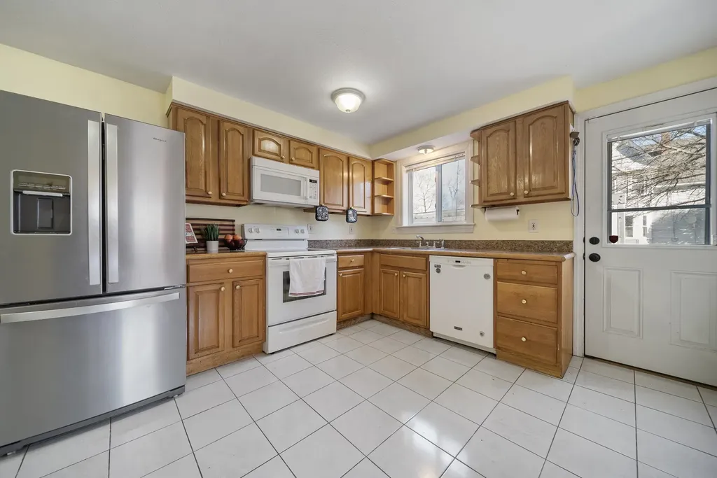 66 Ashland Street Manchester NH 03104