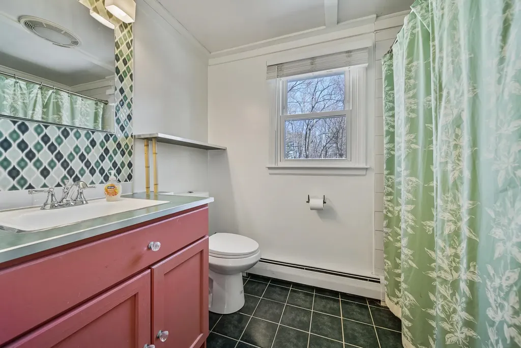 19 Grove Avenue Salem NH 03079