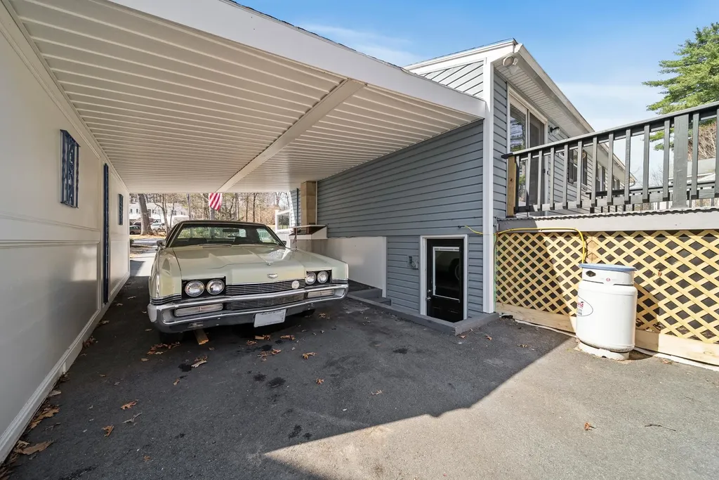 19 Grove Avenue Salem NH 03079