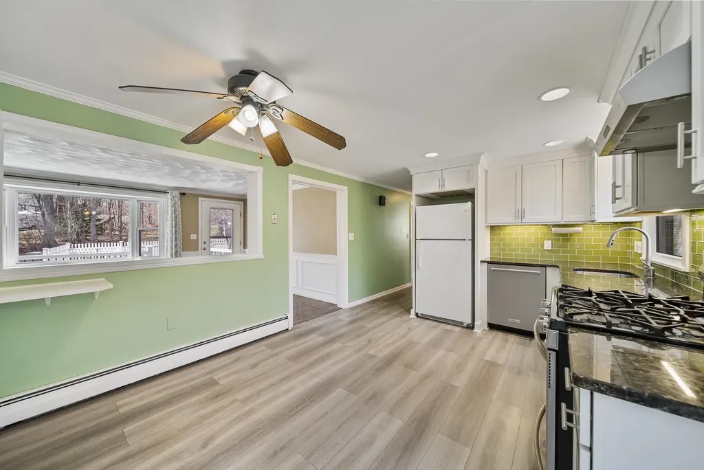 19 Grove Avenue Salem NH 03079