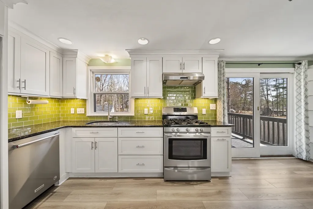19 Grove Avenue Salem NH 03079