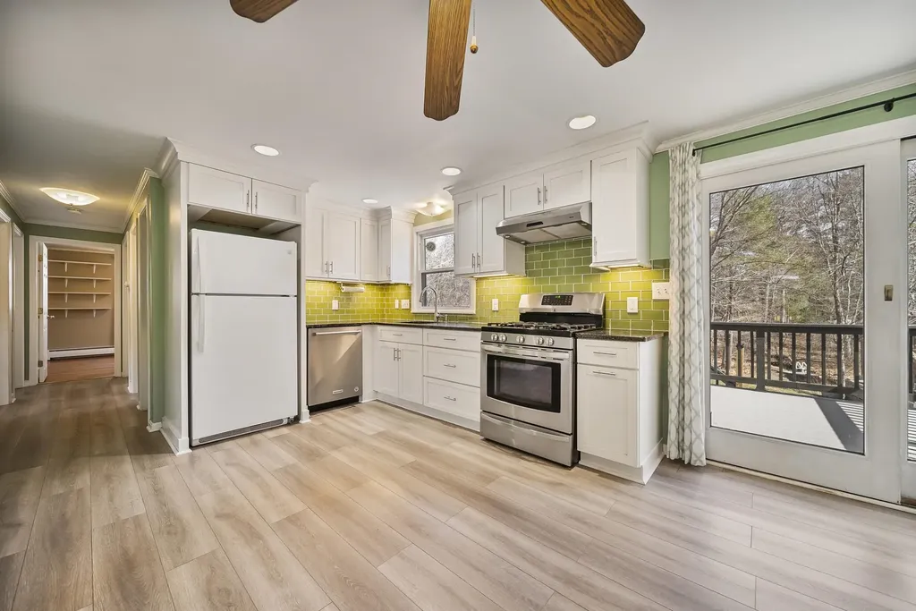 19 Grove Avenue Salem NH 03079