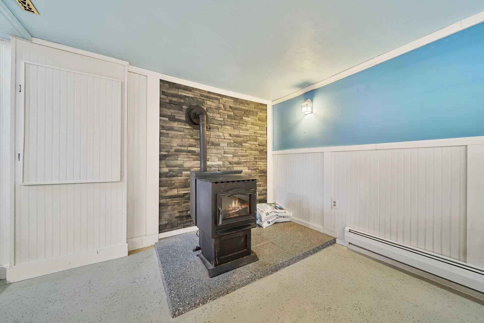 19 Grove Avenue Salem NH 03079