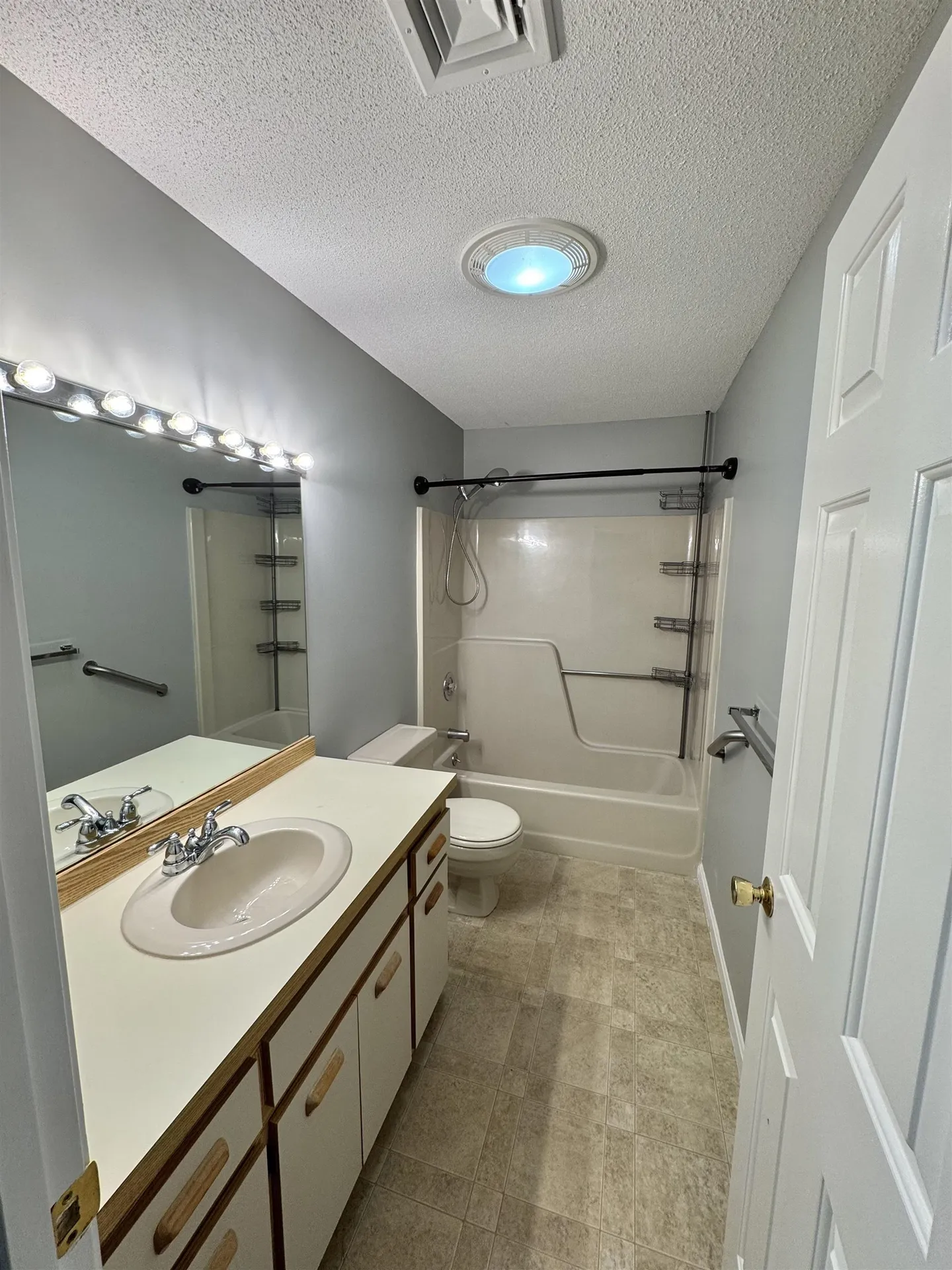 47 Dogwood Drive Nashua NH 03062-4403