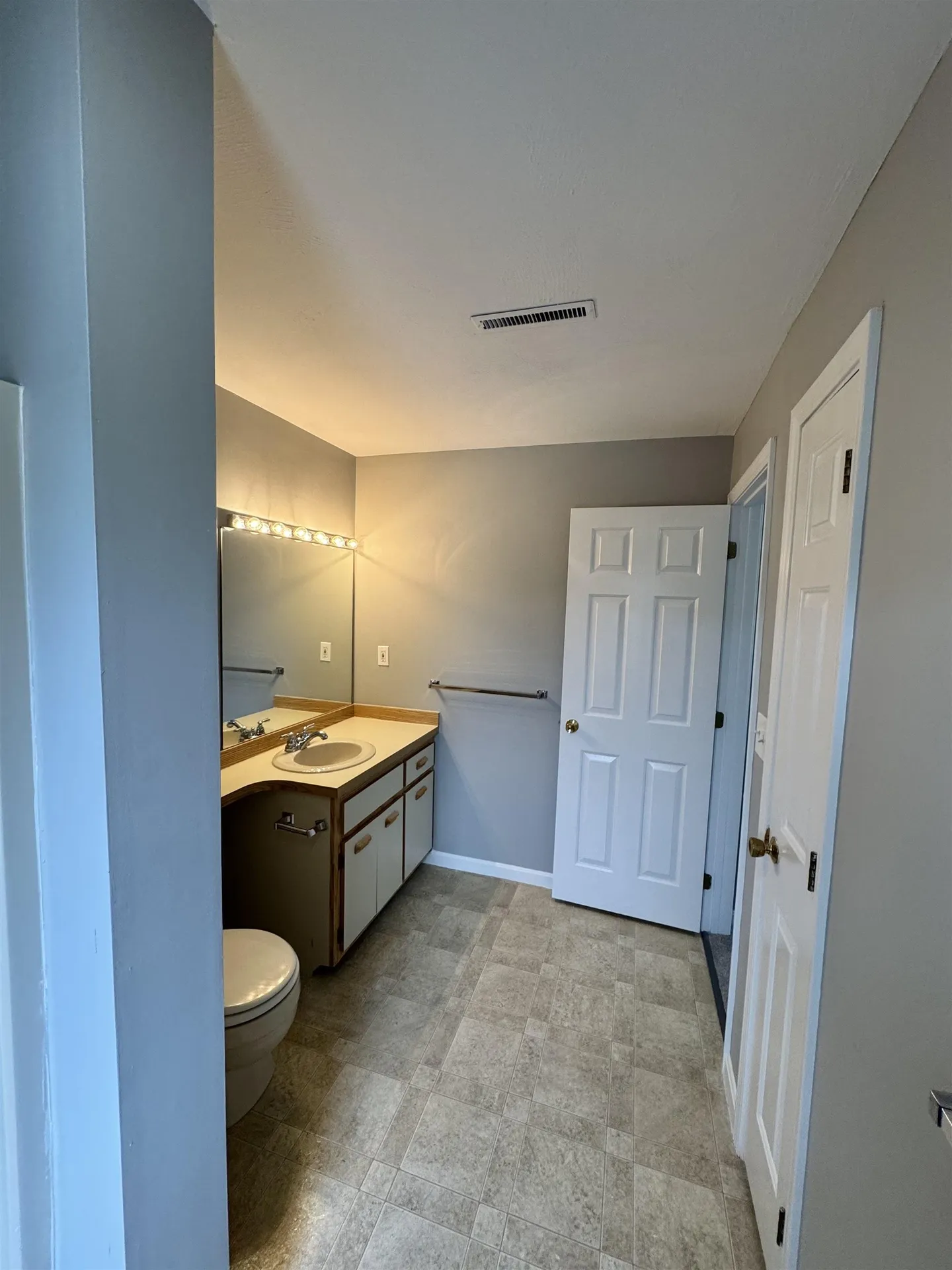 47 Dogwood Drive Nashua NH 03062-4403