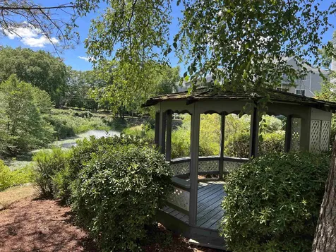 47 Dogwood Drive Nashua NH 03062-4403