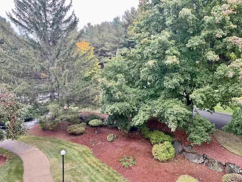 47 Dogwood Drive Nashua NH 03062-4403