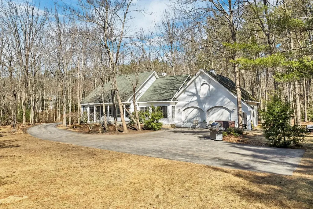 114 Parade Road Barnstead NH 03218