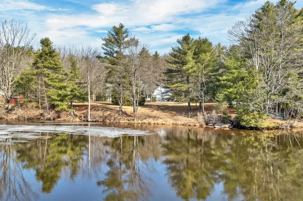 114 Parade Road Barnstead NH 03218