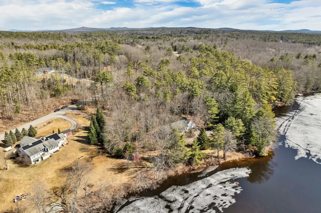 114 Parade Road Barnstead NH 03218