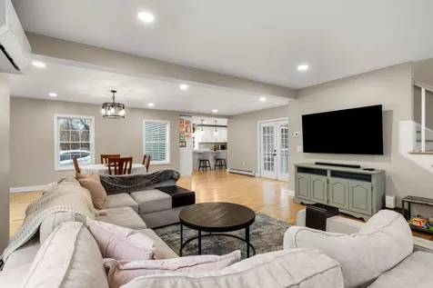 7 Mount Pleasant Street Derry NH 03038