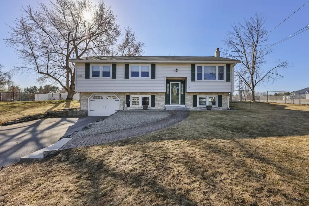 32 Seminole Drive Nashua NH 03063