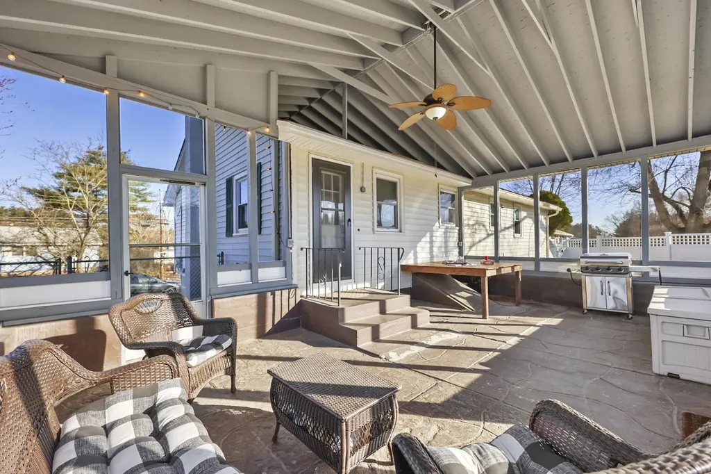 32 Seminole Drive Nashua NH 03063