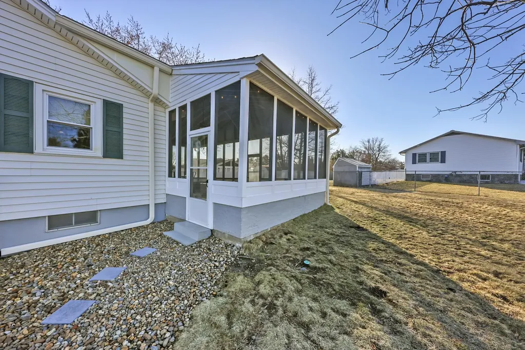 32 Seminole Drive Nashua NH 03063