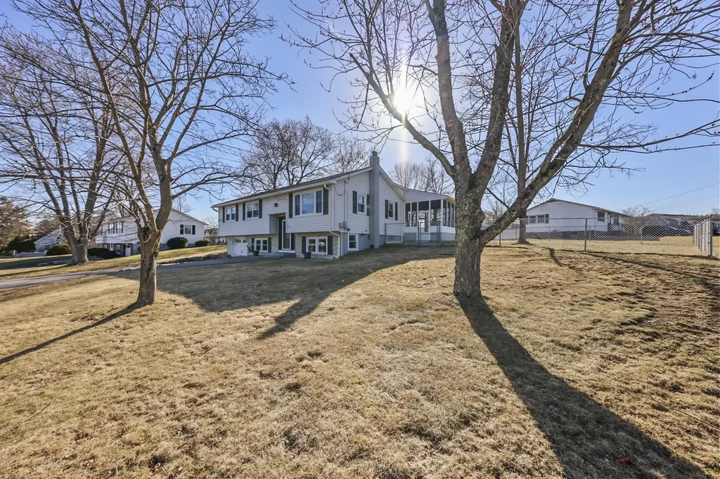32 Seminole Drive Nashua NH 03063