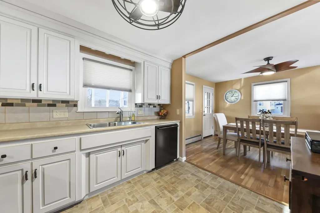 32 Seminole Drive Nashua NH 03063